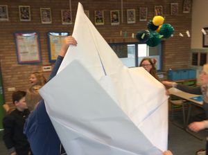 Wie is de Mol
Teamopdracht
Vouwen met een HEEL GROOT vel papier