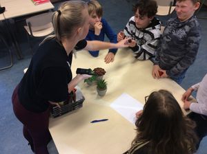 Wie is de mol! Het ‘doorvertel-spel’ 
Dag 2